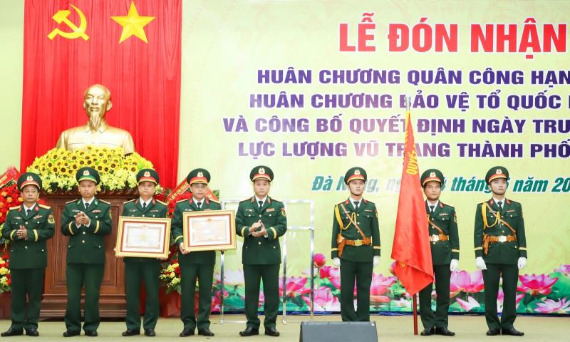 Lực lượng vũ trang thành phố Đà Nẵng đón nhận Huân chương Quân công hạng Nhất - Ảnh 1.