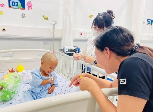 Thông tin mới nhất vụ bé trai 2 tuổi bị bạo hành dã man ở TP.HCM- Ảnh 6.