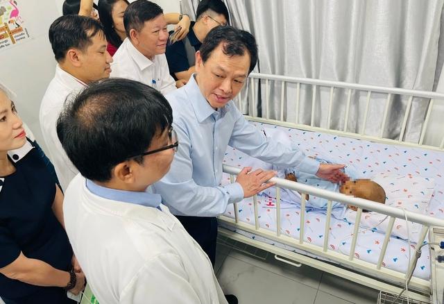 Thông tin mới nhất vụ bé trai 2 tuổi bị bạo hành dã man ở TP.HCM- Ảnh 2.