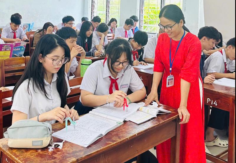 Thi lớp 10 ở Đà Nẵng: Học sinh 'chạy nước rút', phụ huynh mất ngủ theo con- Ảnh 3.