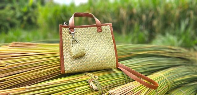 Cỏ bàng Đức Lập: Từ sợi cỏ phèn đến túi xách 'thời thượng' - Ảnh 6.