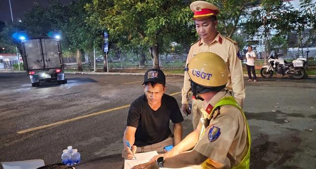 Kiểm tra ma túy tại chợ Bình Điền: Tài xế đổ lỗi do uống thuốc viêm họng - Ảnh 6.