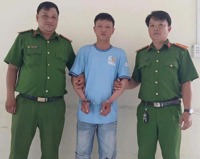 Công an bắt giữ đối tượng cướp giật chỉ 30 phút tiếp nhận tin báo- Ảnh 1.
