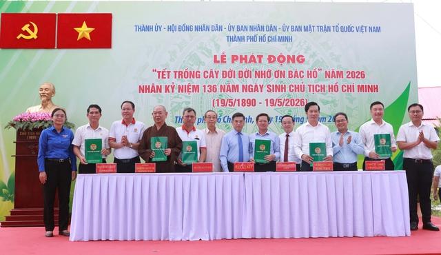 TP.HCM tổ chức trồng cây mừng sinh nhật Bác - Ảnh 2.