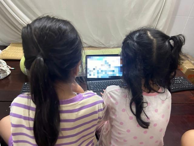 Sợ con nghỉ hè chơi game, bấm điện thoại nhiều hơn - Ảnh 1. Sợ con nghỉ hè chơi game, bấm điện thoại nhiều hơn - Ảnh 1.