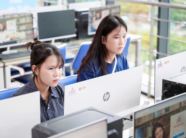 Từ vụ thi hộ bị xử lý: Kỳ thi VSTEP là gì mà nhiều sinh viên lo? - Ảnh 1.