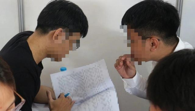 Khi ứng viên quá tay 'thổi phồng' CV xin việc- Ảnh 1.