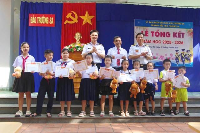 Lớp học giữa biển khơi: 100% học sinh Trường Sa xuất sắc năm học 2025 - 2026- Ảnh 1.