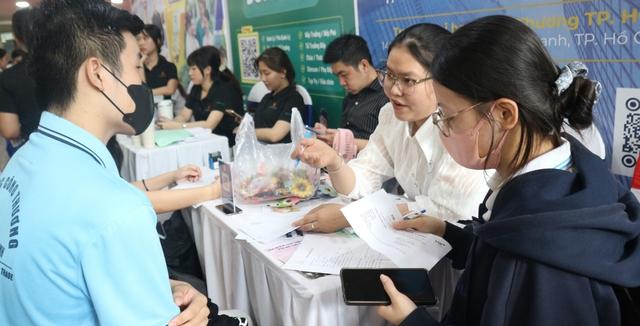 Người trẻ đi làm nhưng không muốn gắn bó lâu dài, doanh nghiệp ứng phó ra sao? - Ảnh 2.