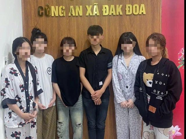 Bắt quả tang nhóm thanh niên sử dụng ma túy- Ảnh 1.