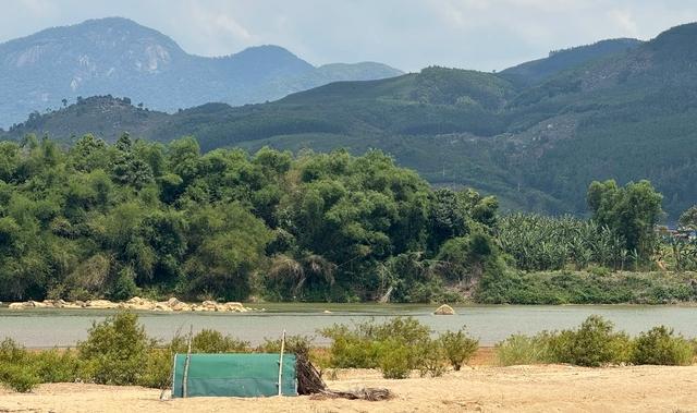 Vụ 3 trẻ đuối nước ở Quảng Ngãi: Nỗi đau quặn lòng của một gia đình nghèo - Ảnh 6.