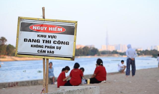 CSGT TP.HCM khuyến cáo người dân không đu trend check-in ở 'biển Gò Vấp' - Ảnh 1.
