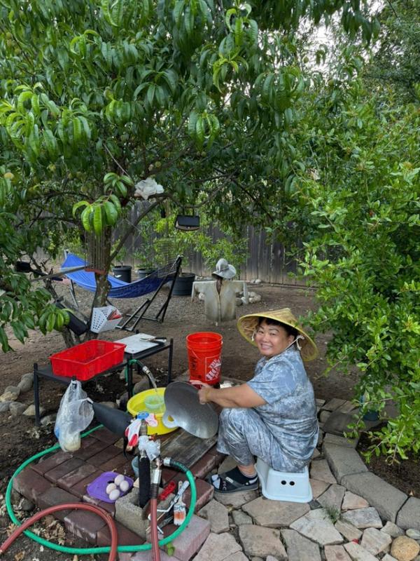 Ngỡ ngàng gian bếp củi, mẹt tre đậm chất miền Tây của gia đình người Việt ở Mỹ - Ảnh 5.