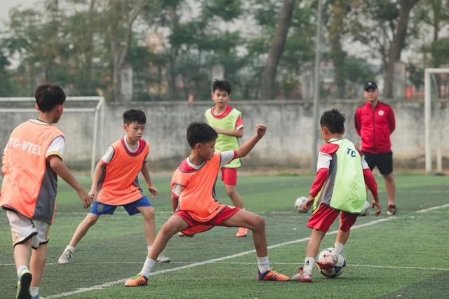 Từ Mạnh Cường U.17 Việt Nam đến giấc mơ World Cup: Thể Công Viettel tuyển sinh lớn nhất lịch sử- Ảnh 2.