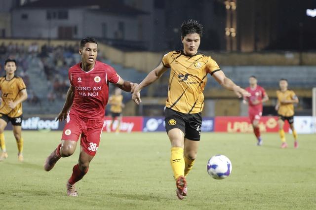 Bảng xếp hạng V-League mới nhất: CLB CAHN đăng quang thuyết phục, lo cho HAGL và Becamex TP.HCM vì...- Ảnh 2.