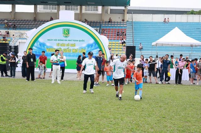 HLV Guillaume Graechen: Người thầy lớn của các ngôi sao nhỏ với triết lý khác biệt- Ảnh 2.