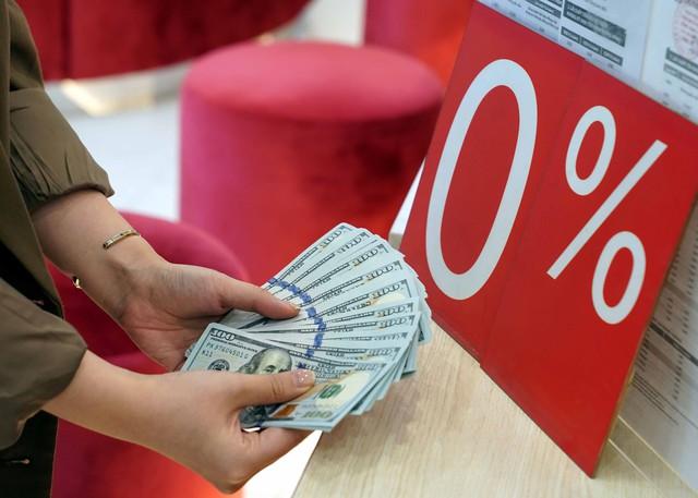 Giá USD hôm nay 16.5.2026: Ngân hàng bán cao kịch trần - Ảnh 1.
