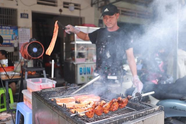 Thực tế quán cơm 35.000 đồng ở TP.HCM có gì? - Ảnh 5.