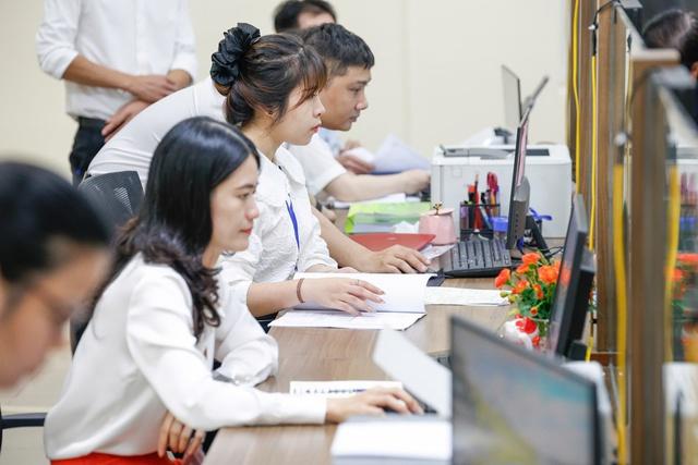 Bộ Nội vụ hướng dẫn tính lương, phụ cấp mới khi lương cơ sở tăng từ 1.7- Ảnh 1.