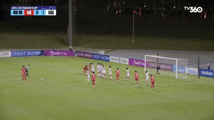 Cú đá phạt đẳng cấp của Nguyễn Lực gỡ hòa 1-1 cho U.17 Việt Nam