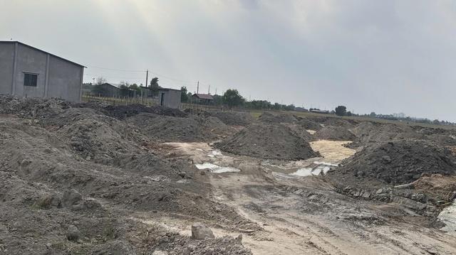 Tây Ninh: Triệt phá đường dây "rút ruột" đất mặt ruộng quy mô lớn vùng biên - Ảnh 2.
