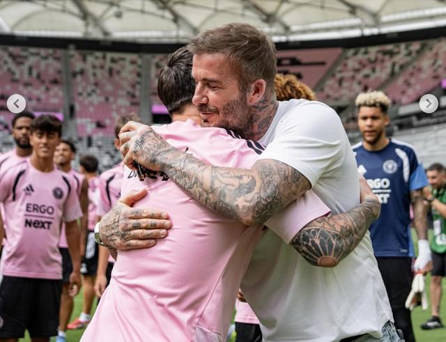 Messi chính thức gia nhập ‘CLB tỉ phú’ cùng Ronaldo - Ảnh 2.