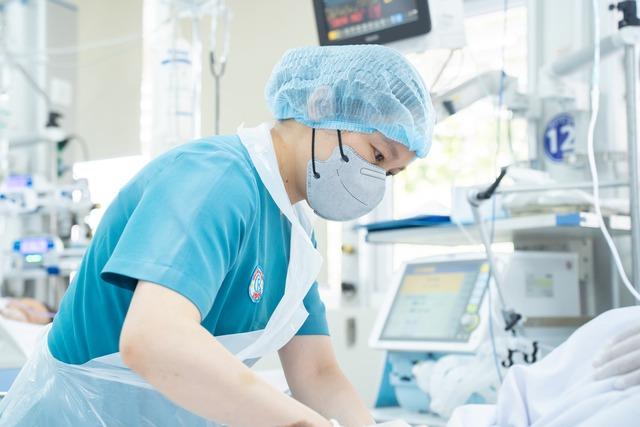 Nghề điều dưỡng: Áp lực, sợ hãi và hành trình giữ lấy sự sống - Ảnh 4.