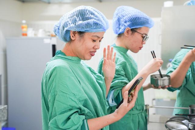 Nghề điều dưỡng: Áp lực, sợ hãi và hành trình giữ lấy sự sống - Ảnh 10.