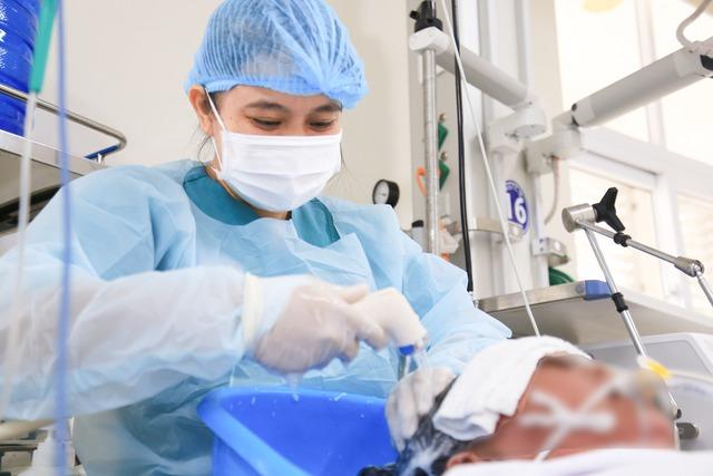 Nghề điều dưỡng: Áp lực, sợ hãi và hành trình giữ lấy sự sống - Ảnh 12.