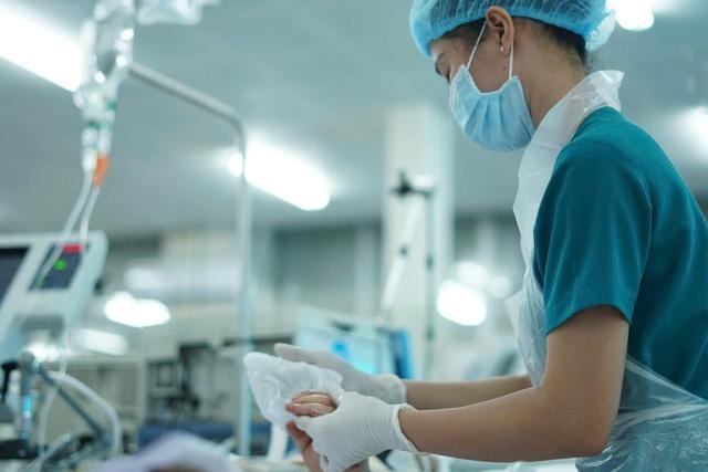 Nghề điều dưỡng: Áp lực, sợ hãi và hành trình giữ lấy sự sống - Ảnh 13.
