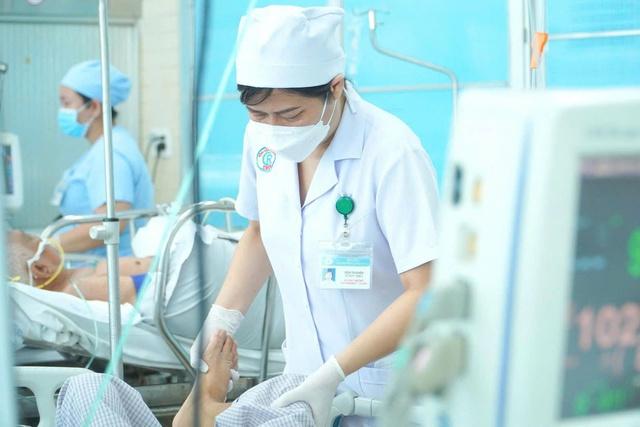 Nghề điều dưỡng: Áp lực, sợ hãi và hành trình giữ lấy sự sống - Ảnh 16.