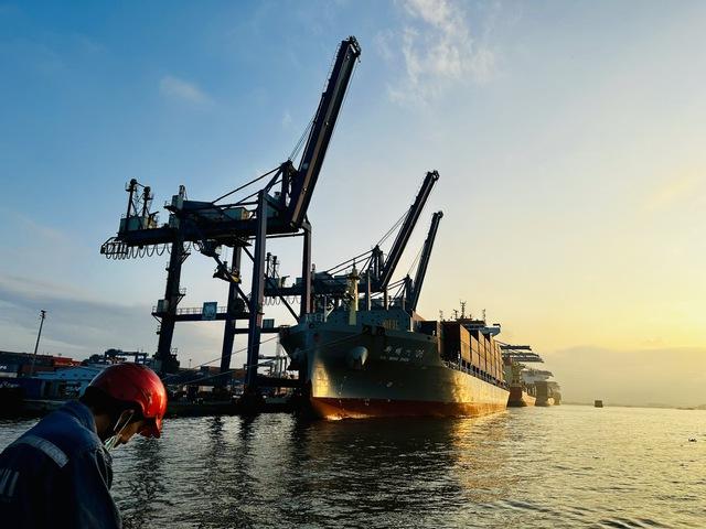 Cước tàu biển bất ngờ tăng - Ảnh 1.