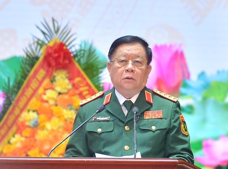 Đại tướng Nguyễn Trọng Nghĩa trao Huân chương Bảo vệ tổ quốc hạng nhất tặng Cục Tuyên huấn- Ảnh 2.