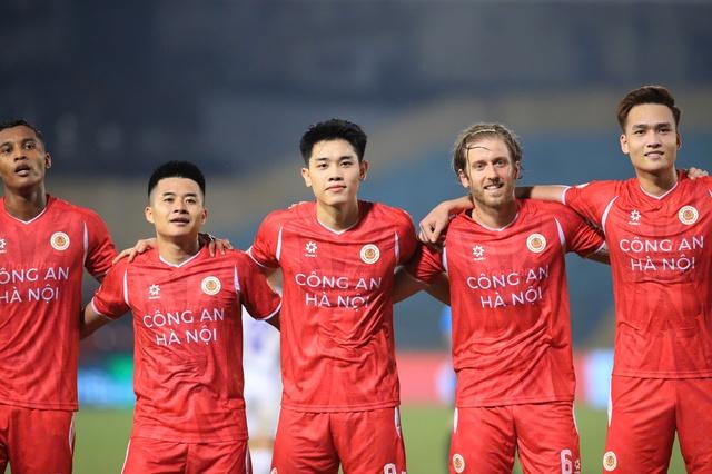 CLB CAHN thâu tóm danh hiệu, Đình Bắc xuất sắc nhất tháng 4: Không thể ngăn cản giành ngôi vương!- Ảnh 2.