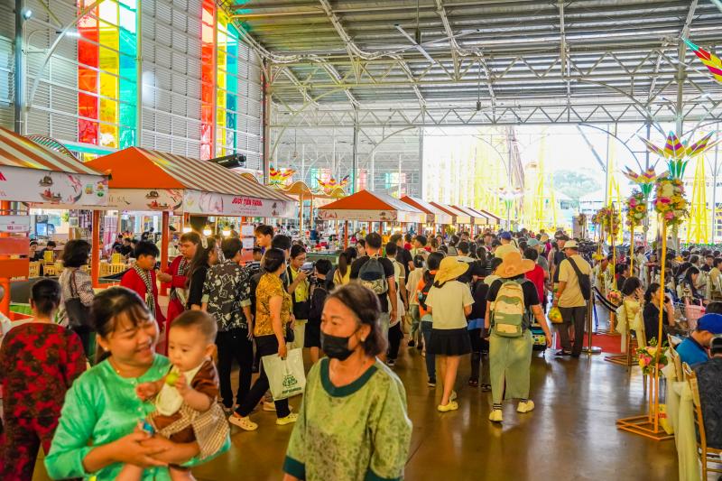 Lễ hội trái cây Nam bộ 2026 khai mạc, hàng ngàn người đổ về Suối Tiên - Ảnh 1.