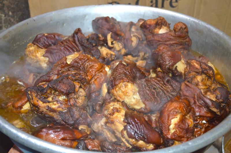 Món giò heo bắc thảo hơn nửa thế kỷ: Bí quyết ở bếp lửa chưa từng tắt - Ảnh 3.