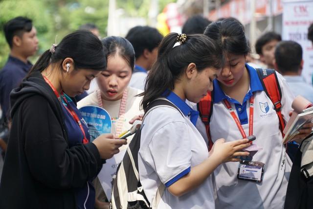 Kết nối hơn 40 doanh nghiệp tìm kiếm việc làm cho sinh viên- Ảnh 1.