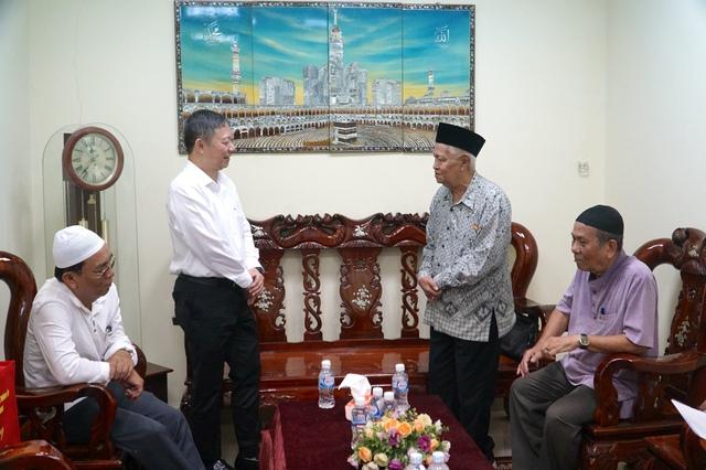 Lãnh đạo Thành ủy TP.HCM chúc tết cộng đồng Hồi giáo nhân dịp đại lễ Eid Al-Adha - Ảnh 1.