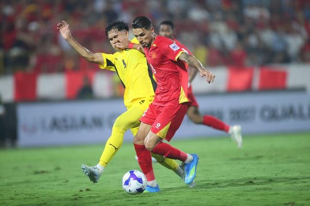 Bóng đá Malaysia vẫn nóng bê bối 7 cầu thủ nhập tịch lậu, Bộ trưởng Nội vụ khổ sở- Ảnh 2.