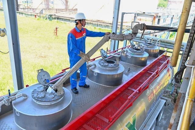 Nhà máy nhiên liệu sinh học Dung Quất hướng tới nâng công suất 100.000 m³/năm- Ảnh 2.