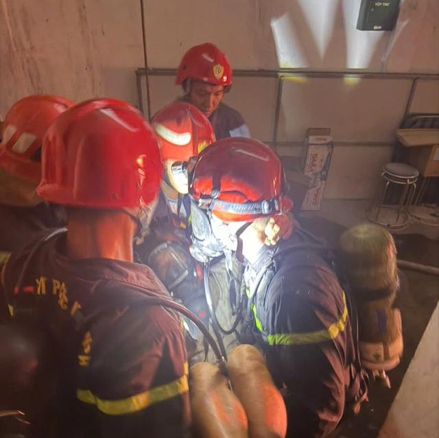 TP.HCM: Cháy nhà kết hợp kinh doanh, cứu kịp thời 3 người mắc kẹt - Ảnh 3.