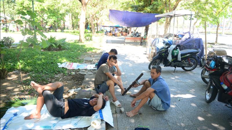Thanh Hóa: Người dân quang cuồng dưới nắng nóng đặc biệt gay gắt- Ảnh 8.