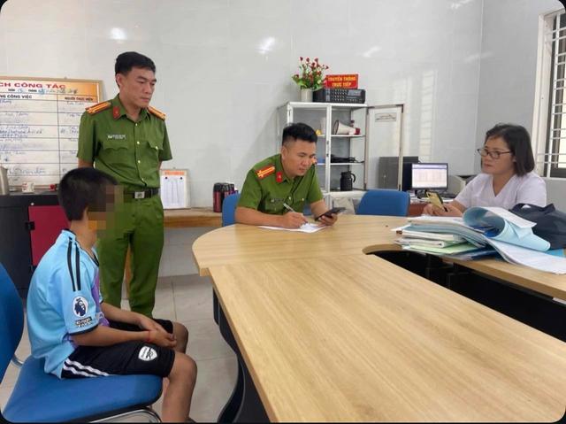 Bé trai cầu cứu vì bị bạo hành, người thân nói gì? - Ảnh 1.