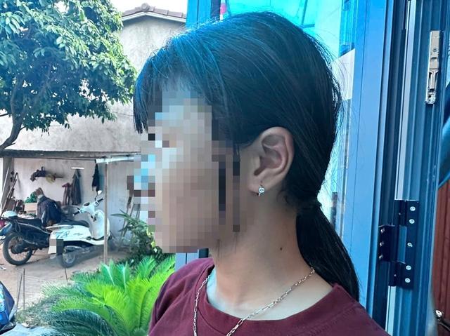 Nữ sinh lớp 6 bị đánh hội đồng, ép quỳ gối xin lỗi giữa đường- Ảnh 1.