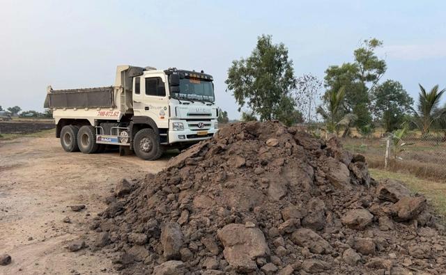 Tây Ninh: Triệt phá đường dây "rút ruột" đất mặt ruộng quy mô lớn vùng biên - Ảnh 1.