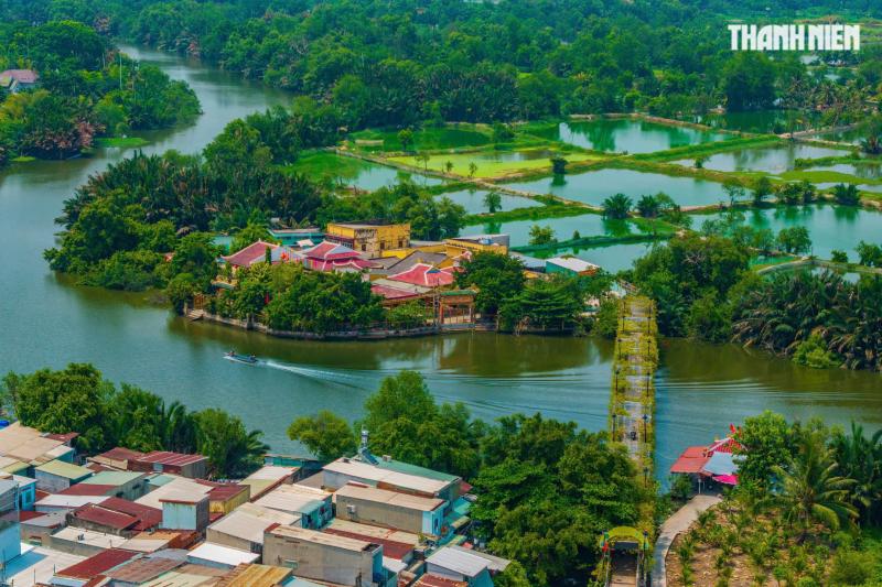 Đình cổ hơn 150 năm 'giữa dòng kênh' độc bản ở TP.HCM, được vua ban sắc phong- Ảnh 1.