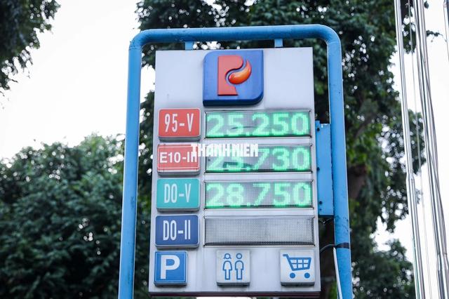 Petrolimex sẽ hoàn tất chuyển kinh doanh xăng E10 tại 2.800 cửa hàng ngày 20.5 - Ảnh 1.