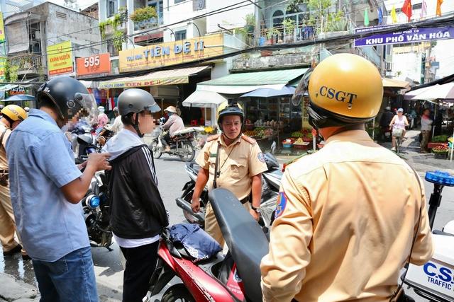 Nhiều học sinh đi xe đạp điện mắc lỗi này, hậu quả có thể rất nghiêm trọng- Ảnh 1.