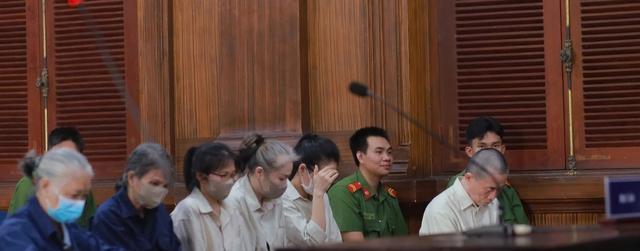 Em trai bà Hứa Thị Phấn lãnh 12 năm tù khi xét xử vắng mặt - Ảnh 1.