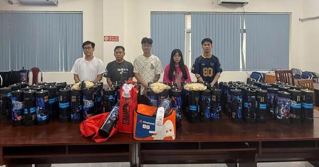 Công an TP.HCM bắt 5 người bán 'khí cười' hơn 20 tỉ đồng- Ảnh 1.